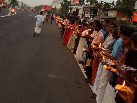 750 కిలోమీటర్ల మేర జ్యోతులు.. అయ్యప్ప భక్తుల వినూత్న నిరసన