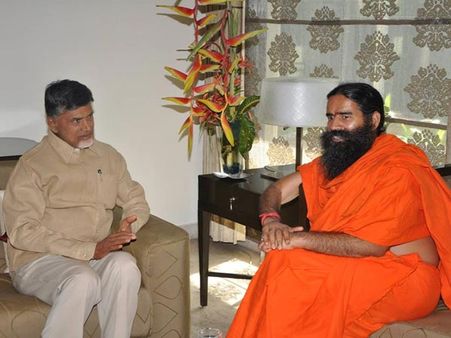 చంద్ర‌బాబు తో బాబా రాందేవ్ భేటీ : మెగా ఫుడ్ పార్క్ కు 172 ఎక‌రాలు..