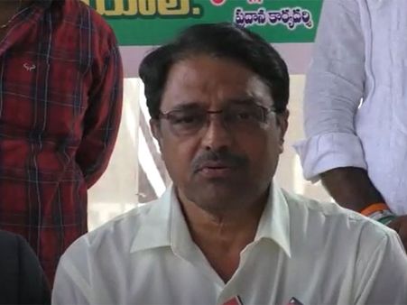 పార్లమెంటు రికార్డుల్లో కేసీఆర్‌ది ఫోర్జరీ సంతకం.. చేయించింది అతనే: టీజేఎస్ దిలీప్ సంచలనం