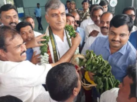 హ‌రీష్ కు ఘ‌న స్వాగ‌తం: ఏపిలో ఏంటీ ఆద‌ర‌ణ : మారుతున్న స‌మీక‌ర‌ణాలు