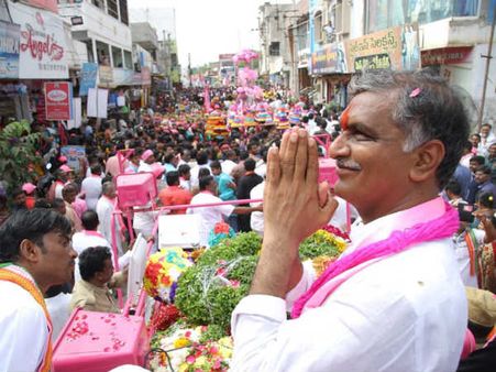 సిద్దిపేటలో లక్షకు పైగా మెజార్టీ, హరీష్ రావు డబుల్ హ్యాట్రిక్ రికార్డ్: 14 ఏళ్లలో 6సార్లు