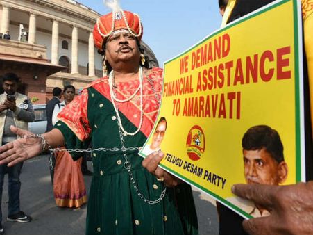 పార్లమెంట్ కు వీరపాండ్య కట్ట బొమ్మన్.. కేంద్రంపై వింత నిరసన