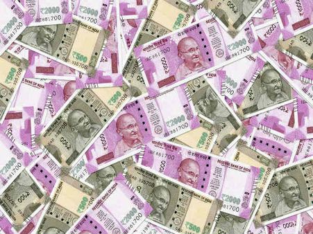 కూకట్ పల్లిలో జూపూడి ఇంటి దగ్గర హైడ్రామా.. టీఆర్ఎస్ నేతల ధర్నా.. 17.50 లక్షలు స్వాధీనం