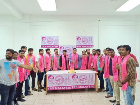  టీఆర్ఎస్ గెలుపు: మలేసియాలో టీఆర్ఎస్ విజయోత్సవాలు