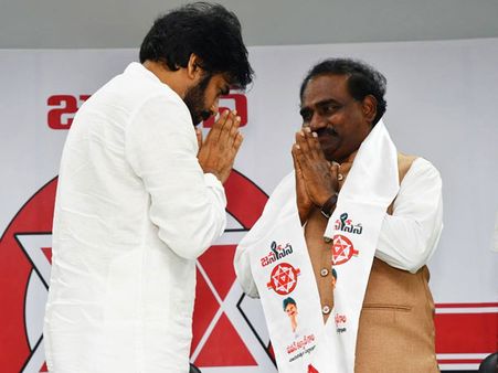 టీడీపీలో అవమానాలు భరించా: జనసేనలో చేరిన మాజీ మంత్రి, ఆ పరిస్థితి వద్దని పవన్ కళ్యాణ్