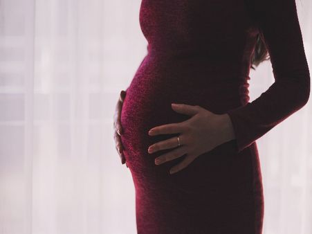 గర్భిణీ అని కూడా చూడలేదు.. రైలు నుంచి తోసేశారు.. కొండవీడు ఎక్స్‌ప్రెస్ లో దొంగల బీభత్సం