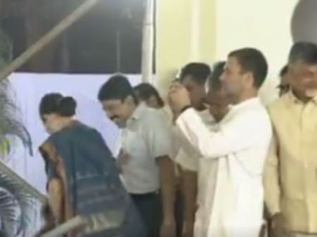 కరుణానిధి విగ్రహాన్ని ఆవిష్కరించిన సోనియా, చంద్రబాబు-రజనీకాంత్ సహా హాజరు