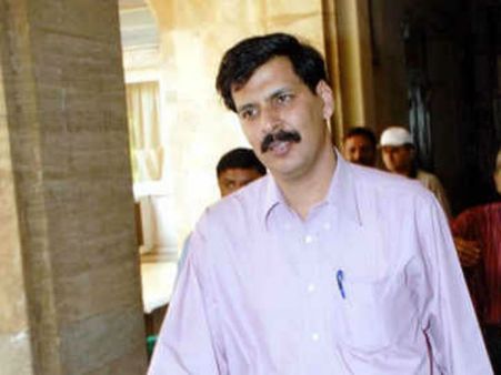 సోహ్రబుద్దీన్ బూటకపు ఎన్‌కౌంటర్ కేసు విచారణ చేసిన ఐపీఎస్ అధికారి సస్పెండ్