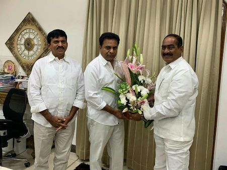 90కి చేరిన టీఆర్ఎస్ బలం, కేటీఆర్‌ను కలిసిన ఇద్దరు ఎమ్మెల్యేలు: కేసీఆర్ కీలక వ్యాఖ్యలు