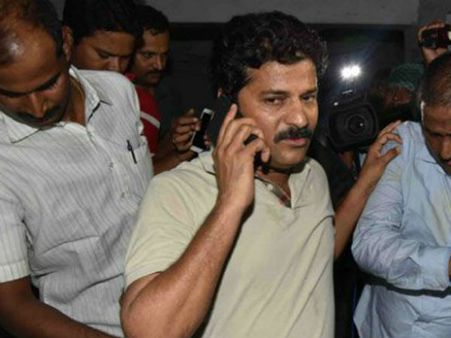 అరెస్ట్ సందర్భంగా రేవంత్ రెడ్డి ఇంట్లో ఏం జరిగింది.. ఆయన భార్య ఏమన్నారు?(వీడియో)