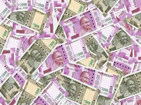 హాస్టల్ వార్డెన్ ఉద్యోగం, నెలకు రూ. 24 వేలు జీతం, ఆస్తుల విలువ రూ. 250 కోట్లు, టెండర్లలో!