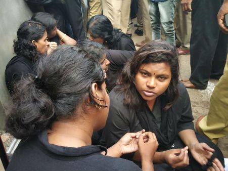 శబరిమలలో మళ్లీ టెన్షన్..! పంబలో భారీగా పోలీస్ బలగాలు