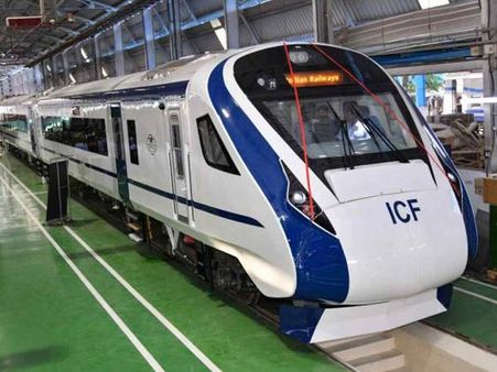 శతాబ్ది ఎక్స్‌ప్రెస్‌కు గుడ్ బై.. ట్రైన్ 18కు వెల్కమ్: కొత్త రైలు విశేషాలు చూడండి