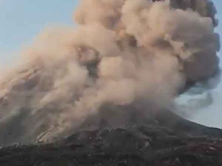 ఇండోనేసియాలో భారీ వాల్కనో సునామీ, 222 మంది మృతి: భారీ ఆస్తి, ప్రాణ నష్టం