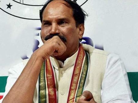 తెలంగాణ ఫలితాలపై కాంగ్రెస్ ధీమా.. ఢిల్లీ ఫ్లైటెక్కిన ఉత్తమ్