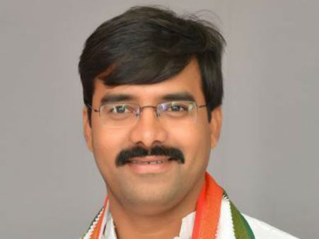 కొడంగల్‌లో ఉద్రిక్తత: కల్వకుర్తిలో పరస్పర దాడి, సొమ్మసిల్లిన వంశీచంద్ రెడ్డి