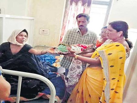 ఆడపిల్ల పుట్టిందని..! అమ్మే వద్దంటోంది..!