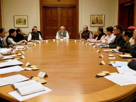 కేంద్రం సంచలన నిర్ణయం, అగ్రకుల పేదలకు 10% రిజర్వేషన్లు! కేబినెట్ ఆమోదం