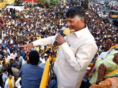 సిగ్గుందా, ఫినిష్ అవుతారు: చంద్రబాబు హెచ్చరిక, షాకిచ్చిన బీజేపీ మహిళా కార్యకర్త