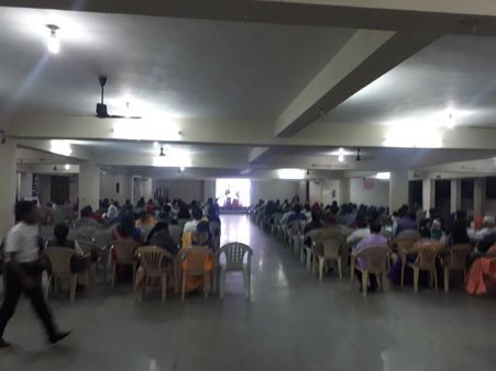 కొత్త సంవత్సర సందర్భంగా కిటకిటలాడిన చర్చీలు, ఆలయాలు