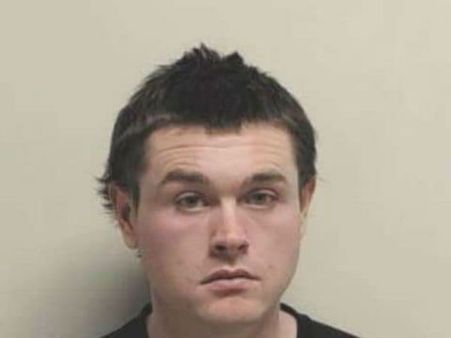 కనిపించిన అమ్మాయిలను కాల్చేస్తా...ఈ యువకుడు ఎందుకు ఇలా చెబుతున్నాడంటే..?