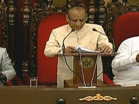 సాగునీటి ప్రాజెక్టులు పూర్తి చేయడమే ప్రభుత్వం ముందున్న లక్ష్యం: గవర్నర్ నరసింహన్