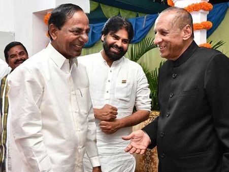 కేటీఆర్-కేసీఆర్ తర్వాత జనసేనానిని పక్కకు తీసుకెళ్లి మాట్లాడిన గవర్నర్, పవన్ ఏం చెప్పారంటే?