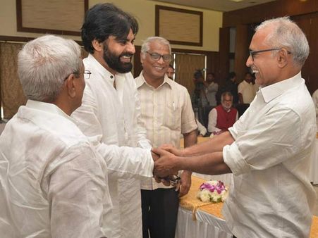 'ఆ ఘనత మీదే... దటీజ్ పవన్ కళ్యాణ్': ఫిబ్రవరిలో సీట్ల పంపిణీపై చర్చ.. జనసేనాని