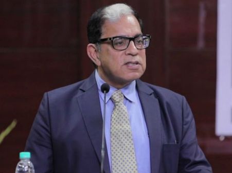 మధ్యంతర సీబీఐ ఛీఫ్ నియామకం కేసులో మరో ట్విస్టు: కేసును విచారణ చేయలేనన్న జస్టిస్ ఏకే సిక్రీ