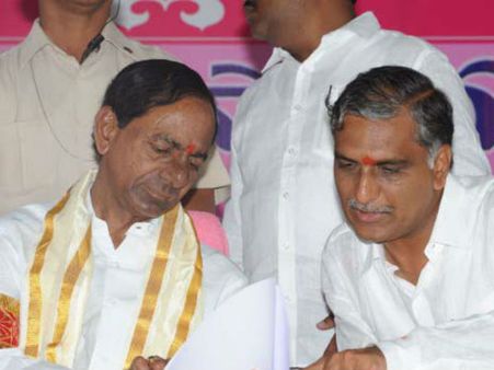 ట్ర‌బుల్ షూట‌ర్ కు ట్ర‌బుల్స్‌ : కేసీఆర్‌-హ‌రీష్ మ‌ధ్య గ్యాప్ పెరుగుతోందా: నెల రోజులుగా మాటల్లేవ్‌