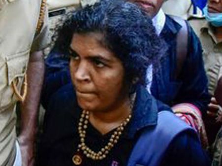 అయ్యప్ప భక్తులకు క్షమాపణ చెప్పి ఇంట్లోకి రా: శబరిమలలోకి వెళ్లిన కనకదుర్గకు అత్తింటివారు