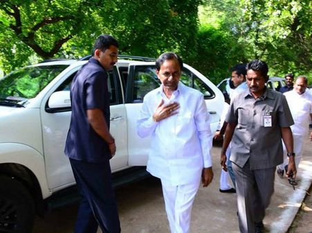 కేసీఆర్ కు కొత్త వాహ‌నాలతో స‌రికొత్త కాన్వాయ్..! మంత్రుల‌కు కూడా..!