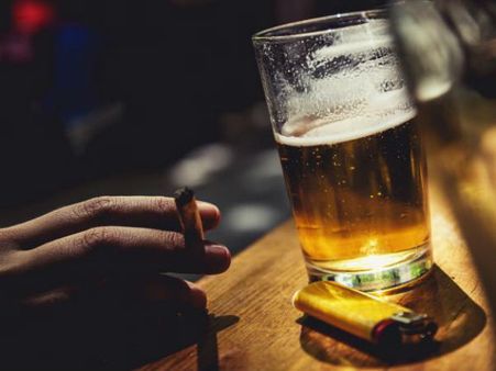 సిగరెట్, మద్యం సేవించడంలో మనోళ్లే తోపులు