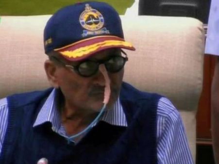 ముక్కులో ట్యూబ్‌తో బడ్జెట్ చదివిన గోవా ముఖ్యమంత్రి మనోహర్ పారికర్