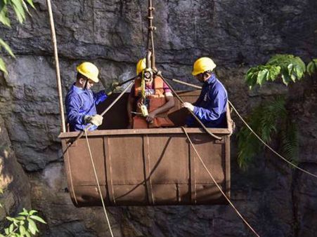 వాళ్లు చనిపోయినా, బ్రతికున్నా బయటకుతీసుకురండి: మేఘాలయ గని కార్మికులపై సుప్రీం కోర్టు