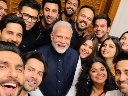 సీక్రెట్ ఏంటి: అందుకే ప్రధాని మోడీ బాలీవుడ్ కార్యక్రమాలకు హాజరవుతున్నారా..?