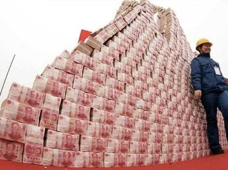 క్యాష్ మౌంటేన్: డబ్బును గుట్టలా పేర్చి, ఒక్కో ఉద్యోగికి రూ.62 లక్షలు బోనస్