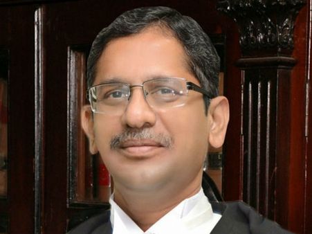 నాకొద్దు ఆ కేసు.. తప్పుకుంటున్న జడ్జీలు..!