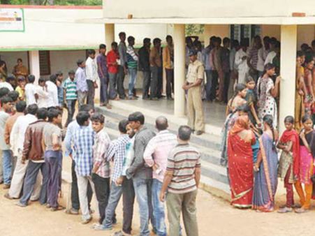 ఇంట్రెస్టింగ్ : 18 ఓట్లకే సర్పంచ్.. 5 ఓట్లకే వార్డుమెంబర్.. ఎందుకో తెలుసా?