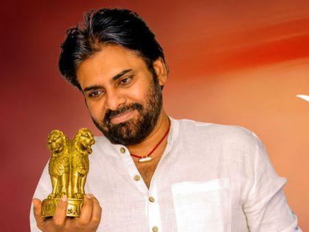 అంద‌రి దృష్టి జ‌న‌సేన వైపే..! ఏపి రాజ‌కీయాల్లో ట్రంప్ కార్డ్ కానున్న ప‌వ‌న్..!!