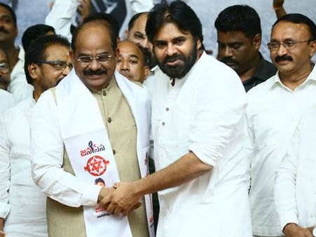 పవన్ కళ్యాణ్ ఏంచెప్తే అది: జనసేనలో చేరిన బీజేపీ ఎమ్మెల్యే ఆకుల, మరో బీజేపీ నేత శుభాకాంక్షలు
