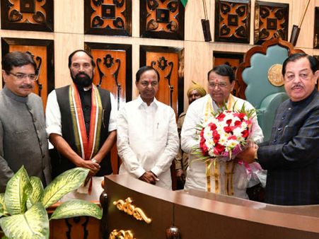 స్పీకర్‌గా బాధ్యతలు స్వీకరించిన పోచారం... సుదీర్ఘ రాజకీయ ప్రస్థానం