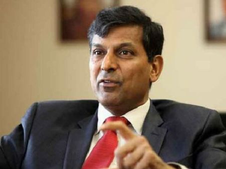 ఉద్యోగాలు కల్పిస్తేనే దేశం ఆర్థికంగా పుంజుకుంటుంది: రఘురాంరాజన్