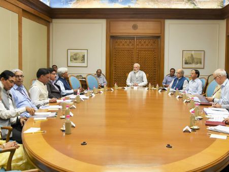 అగ్రవర్ణ పేదలకు 10% రిజర్వేషన్లు, ఎవరు అర్హులు: అసదుద్దీన్ సహా వారు ఏమన్నారంటే?