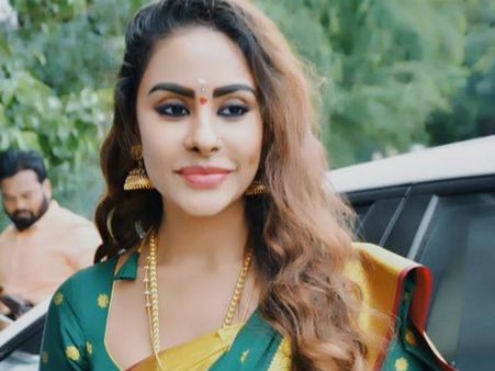 పవన్ కళ్యాణ్ పై శ్రీరెడ్డి నిప్పులు: నా తాట నువ్వు తీసేదేంది.. ప్రజలే నీతాట తీస్తారు