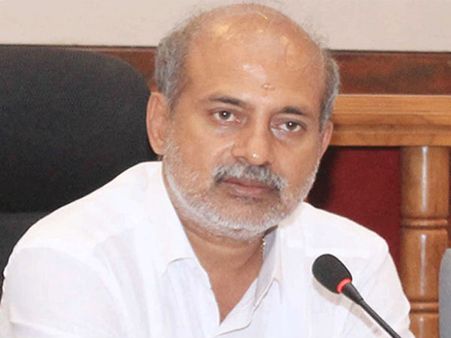 మహిళా ఐపీఎస్ అధికారి మీద మంత్రి చిందులు, కన్నీరు, సోషల్ మీడియాలో శాపనార్తాలు !