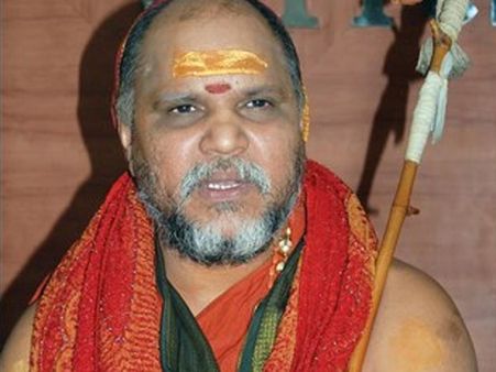 ఆధ్యాత్మిక గురువు: ఏపీ రాజకీయాల్లో ఆయన కేంద్రంగా మారుతున్నారా?