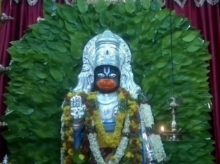 హనుమంతుడికి తమలపాకులతో పూజ ఎందుకు చేస్తారు, ప్రయోజనం ఏమిటి?