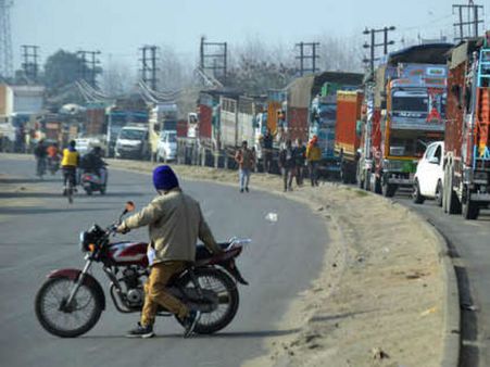 ట్రాఫిక్‌ నియంత్రణ వ‌ద్దు..! చ‌లాన్లే ముద్దు..! న‌గ‌ర ట్రాఫిక్ పోలీసులు వింత క‌క్కుర్తి...!!