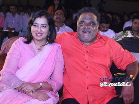 లోక్ సభ ఎన్నికల్లో తెలుగింటి ఆడపడుచు సుమలత పోటీ, సీఎం కుమారుడు నిఖిల్ కు చెక్ !